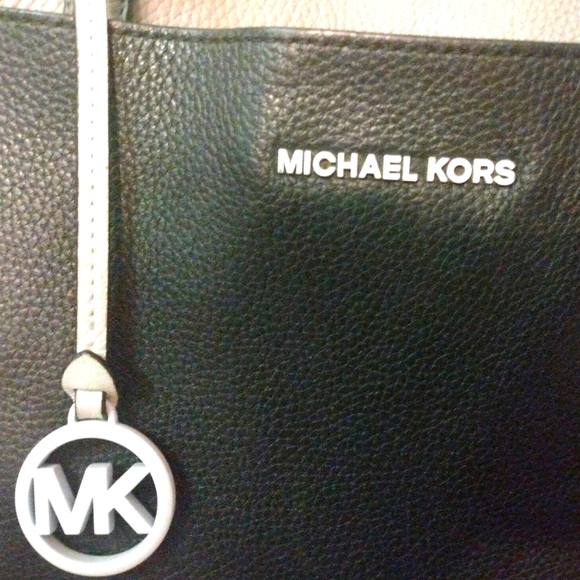 Michael Kors Gray, Off white and navy blue tote/shoulder bag EUC like new. - Picture 2 of 10